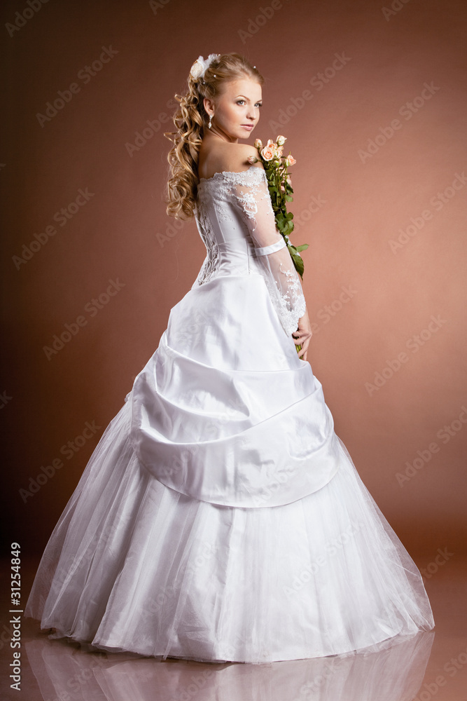 Fototapeta premium Luxury bride with wedding hairstyle