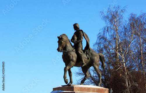 The monument to Oleg of Ryazan in the Cathedral Square photo