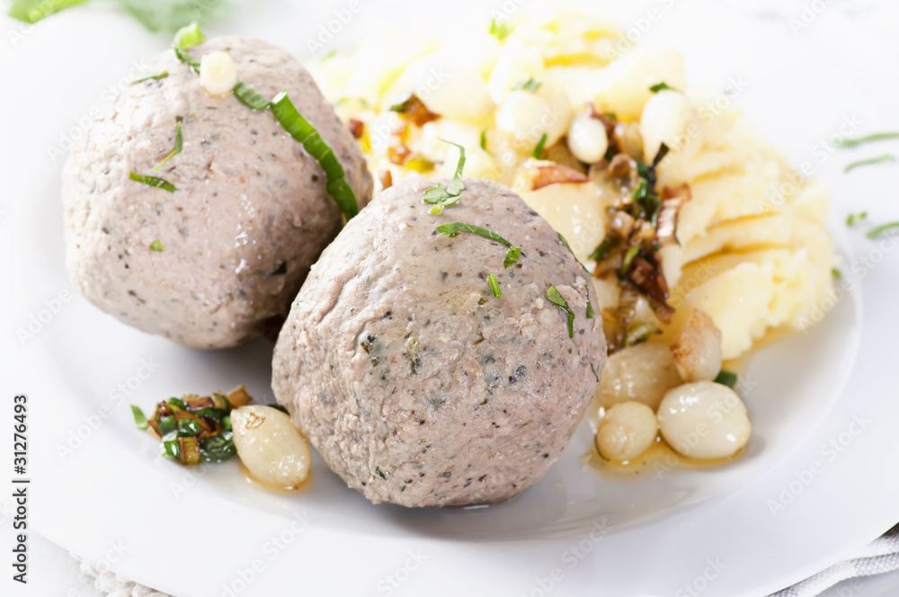 Leberknödel mit Kartoffelbrei Leberknödel mit Kartoffelbrei