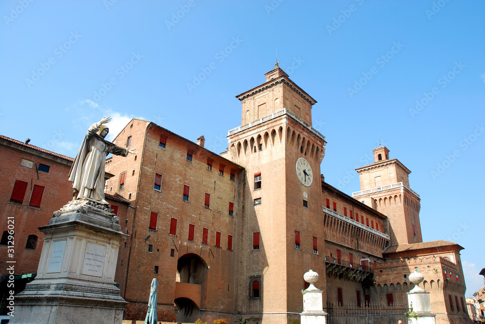 Il Savonarola e il Castello Estense - Ferrara