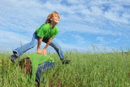 Fotografie happy healthy kids playing leapfrog
