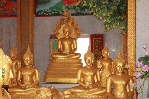 Статуя Будды в храме