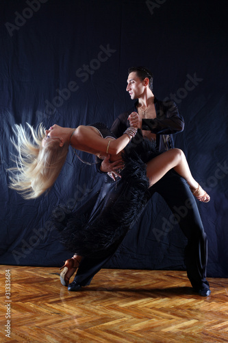 Fototapeta Naklejka Na Ścianę i Meble -  dancers in ballroom