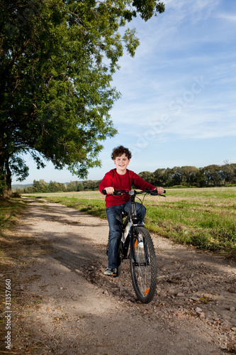 Boy riding bike © Jacek Chabraszewski