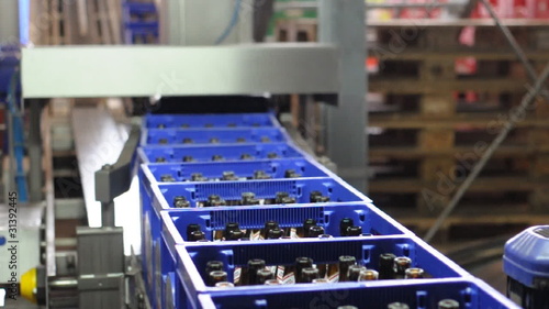 brewery - conveyor // Brauerei - Fliessband Bierkästen