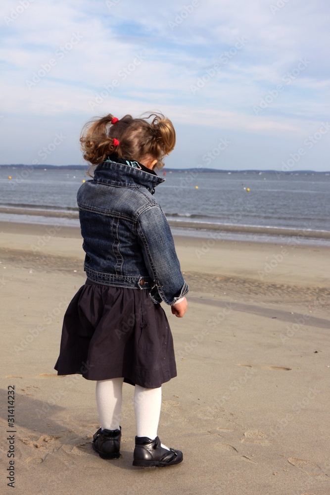 petite fille à la plage