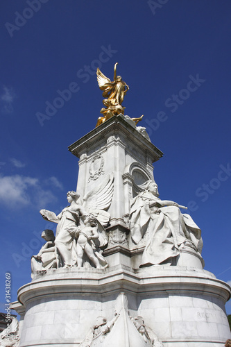 london buckingham palace,queen victoria memorial