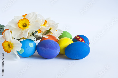 easter eggs with narcissus