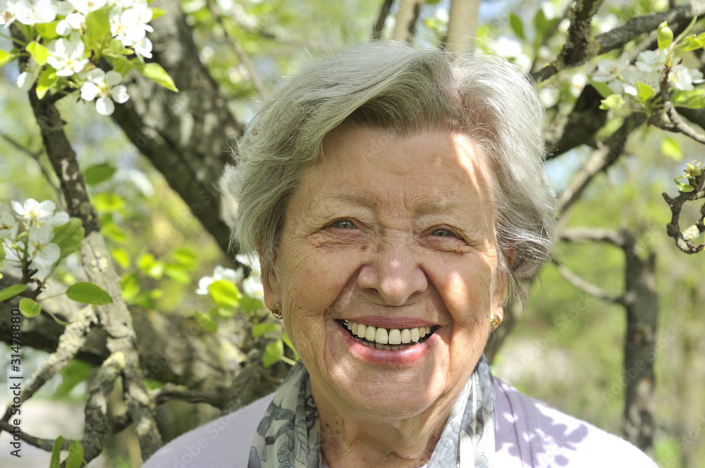 Seniorin im Frühling 4 Seniorin im Frühling 4