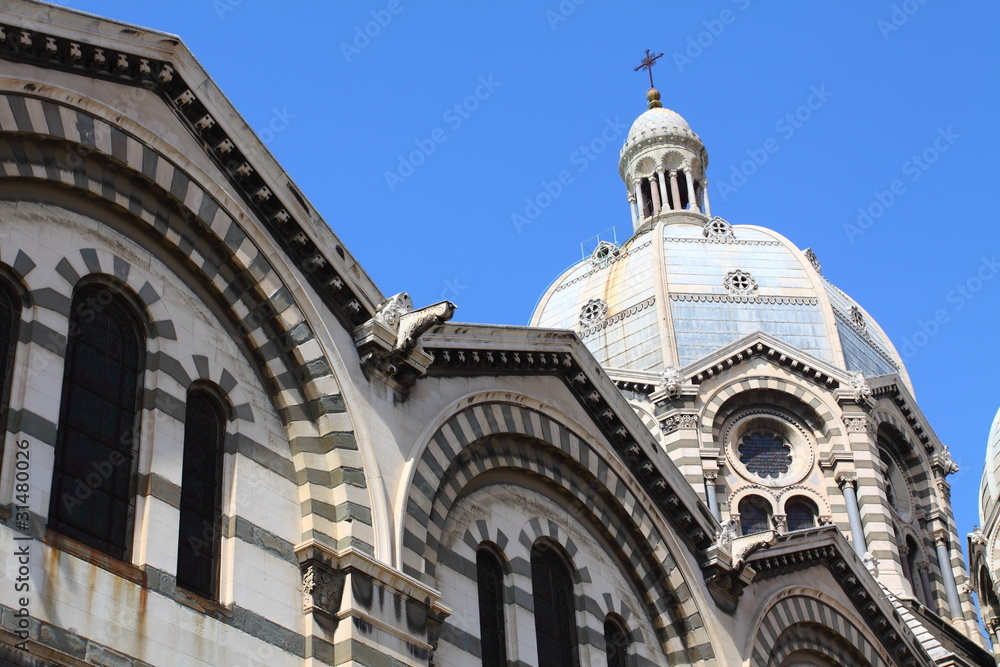 Fototapeta premium Notre-Dame de la Garde basilica in Marseille, France