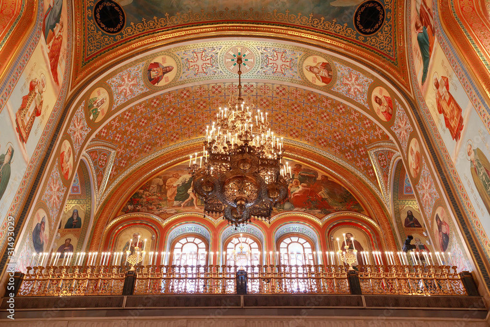 Obraz premium Ceiling with lusters inside Cathedral of Christ the Saviour