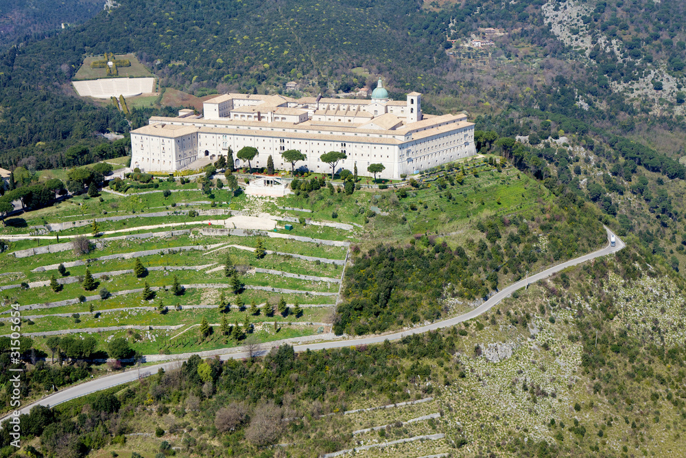 Fototapeta premium Monastero di montecasssino e cimitero polacco