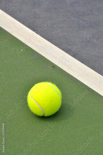Tennis ball on a tennis court © phanlop88