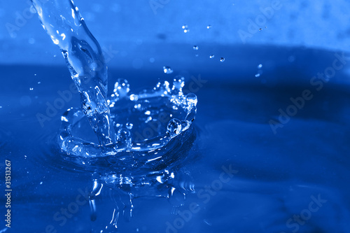 Wallpaper Mural pouring water Torontodigital.ca