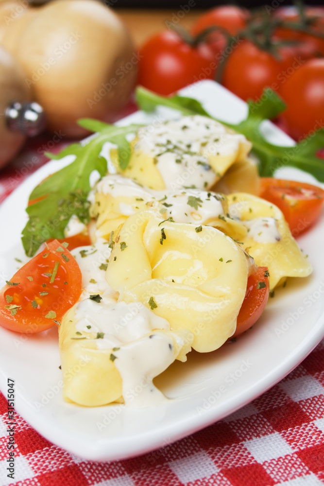 Tortellini pasta in cream sauce Tortellini pasta in cream sauce