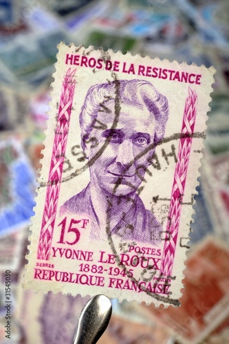 Yvonne Le Roux- héros de la résistance-timbres - philatélie France photo