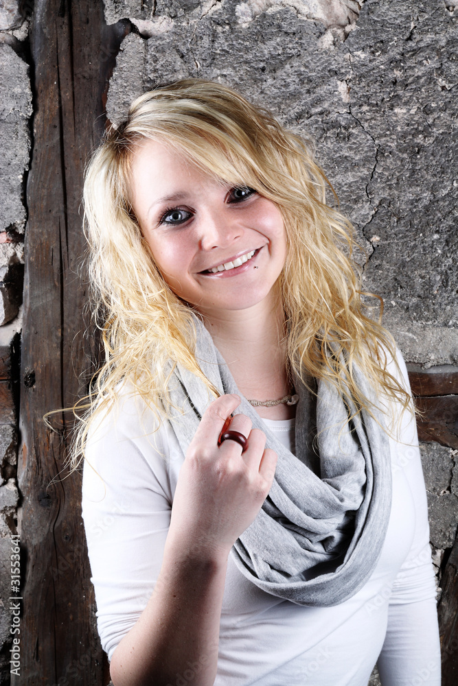 Fototapeta premium lachende junge blonde Frau