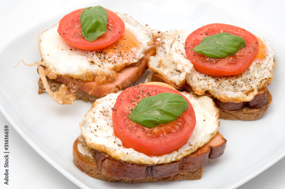 Leberkäse, Spiegelei und Tomate Leberkäse, Spiegelei und Tomate