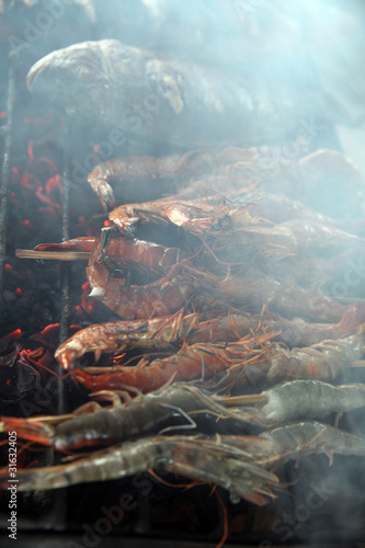 barbecue grilled cooking of crustacean © erwinova