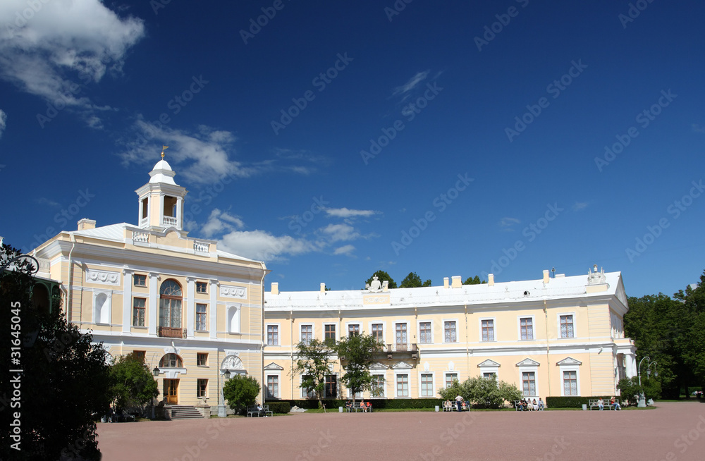 Obraz premium Grand palace in Pavlovsk park