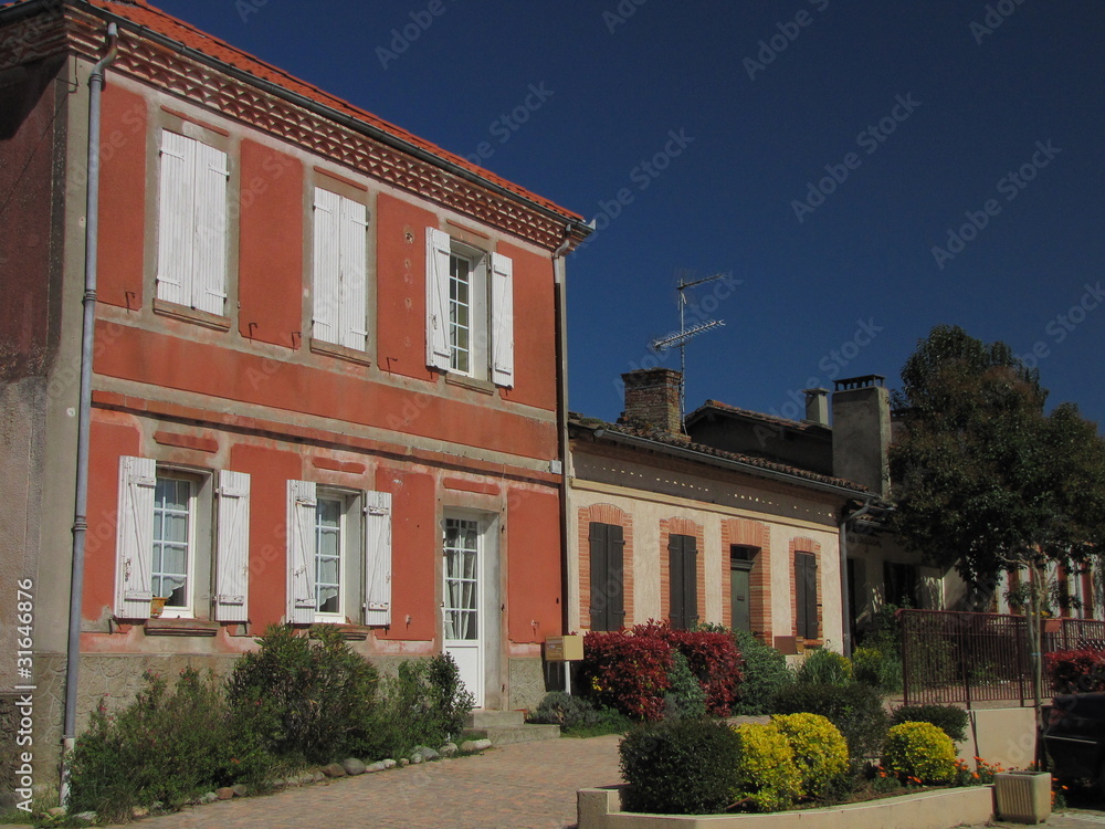 Village d’Endoufielle, Gers, Haute-Garonne ; Midi-Pyrénées Village d’Endoufielle, Gers, Haute-Garonne ; Midi-Pyrénées