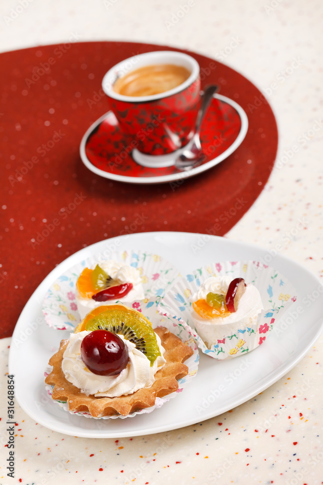 fruit cake with coffee