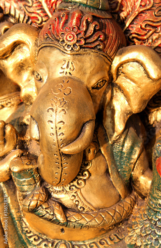 Ganesha statue © netsuthep