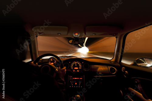 viaggio in auto di notte © annibal999