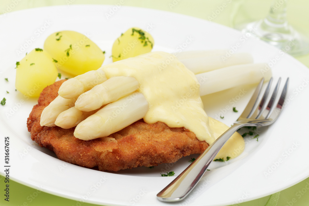 Spargel mit Schnitzel und Sauce Hollandaise Stock-Foto | Adobe Stock Spargel mit Schnitzel und Sauce Hollandaise Stock-Foto | Adobe Stock