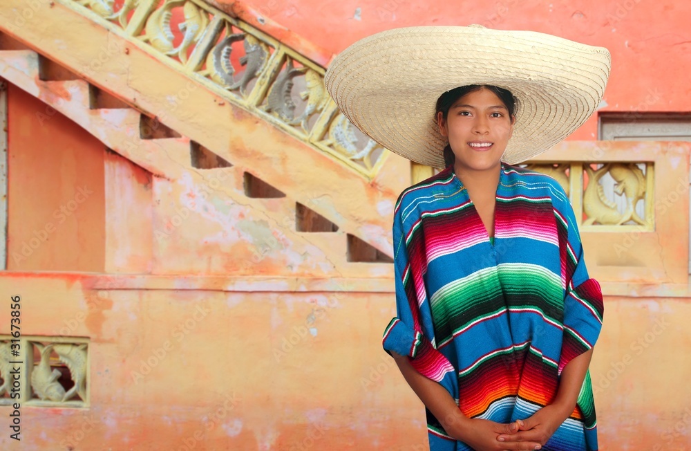 Latin mexican hispanic sombrero poncho woman foto de Stock | Adobe Stock