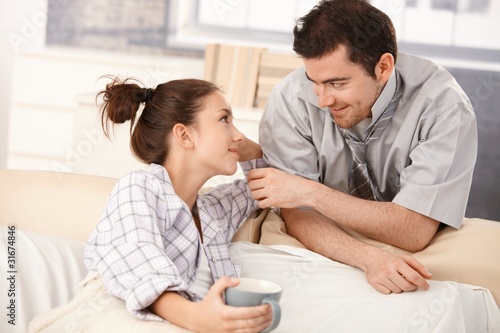 Fotografia Happy couple looking at each other tenderly