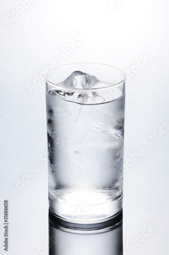 グラスの冷水