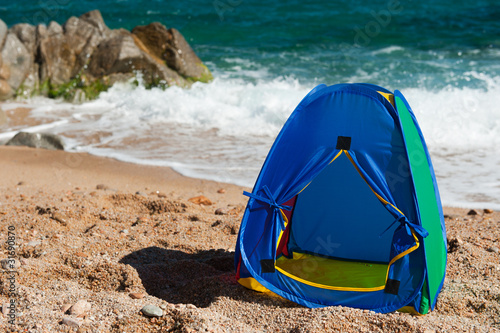 Blue tent at the beach © Ivonne Wierink