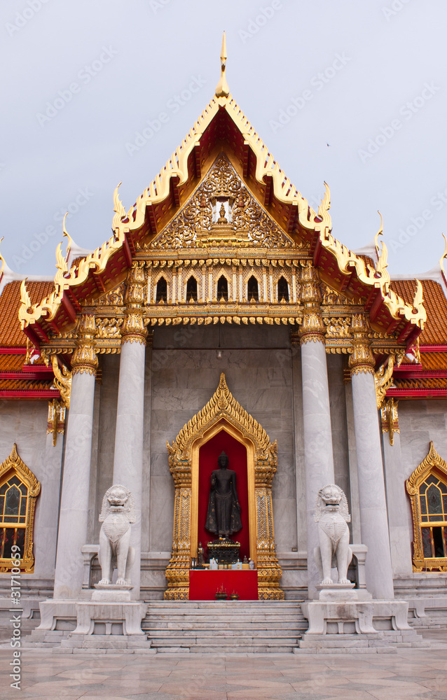 The back of Wat Benchamabophit's church vertical