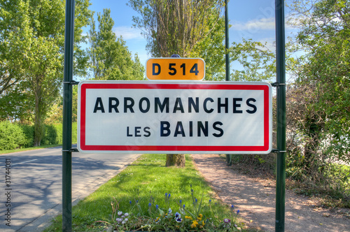 Arromanches Les Bains - Panneau de commune photo