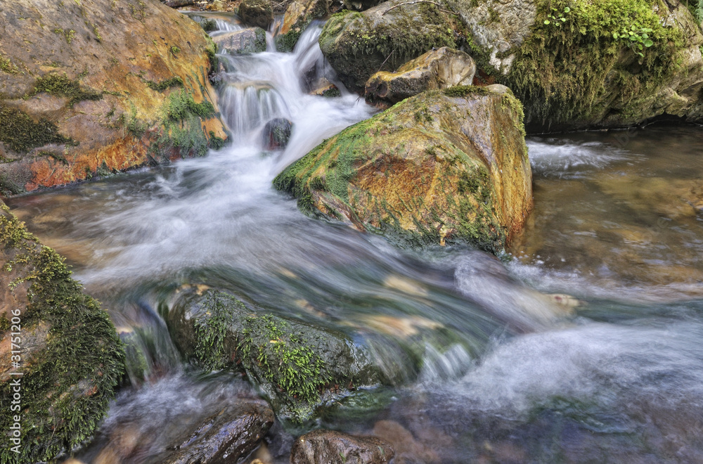 Corriente de agua.