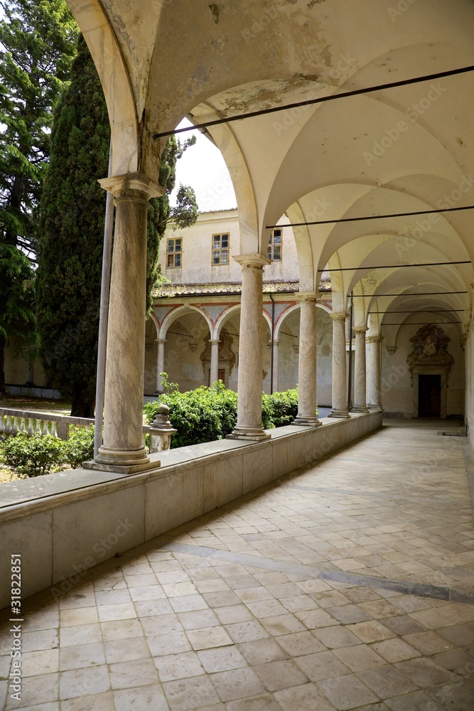 colonnato chiostro Certosa di Pisa in Calci5