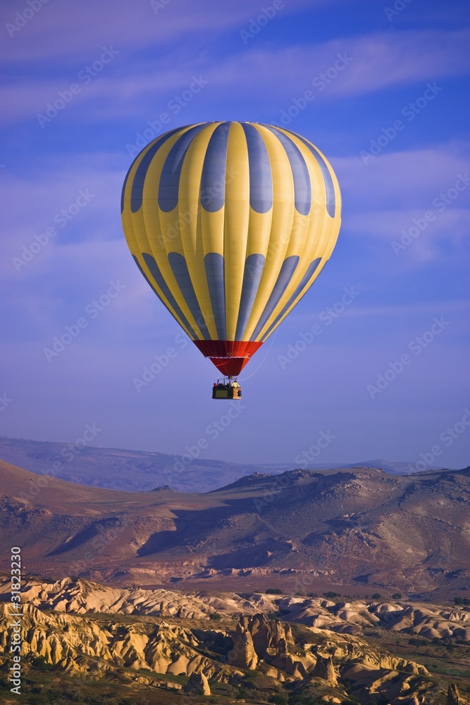 Fototapeta premium Hot Air Balloon Over Goreme Valley, Cappadocia, Anatolia, Turkey