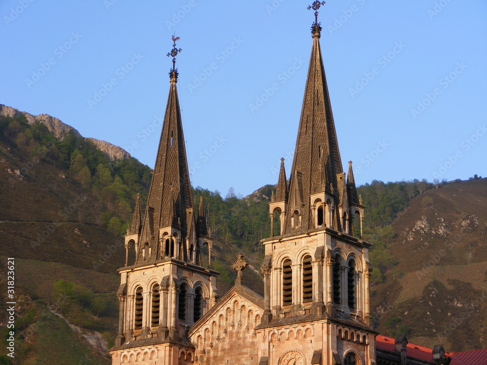 Torres de la basílica de Covadonga