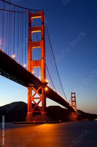 фотография Golden Gate Bridge at dusk, San Francisco, California
