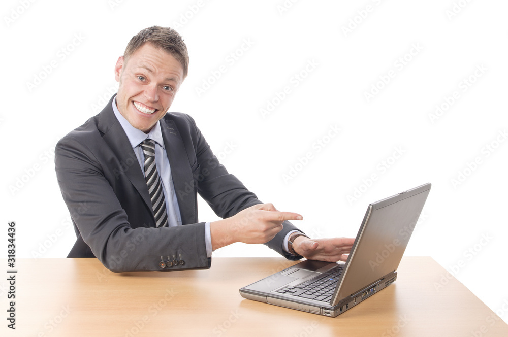 Manager hat Erfolgserlebnis am Laptop Manager hat Erfolgserlebnis am Laptop
