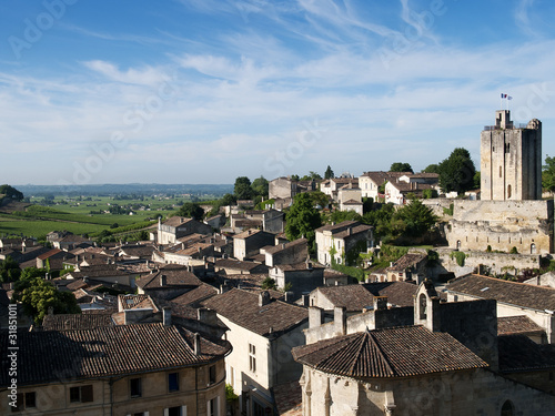 Fototapet view of saint emilion town in france