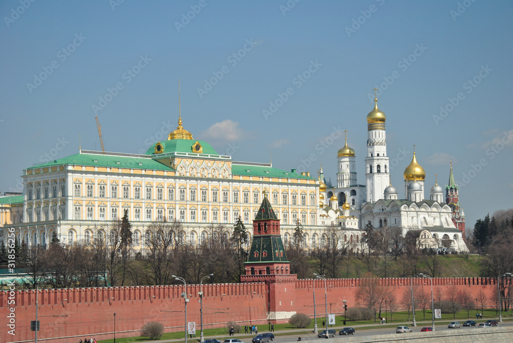 Президентский Кремлёвский дворец и Колокольня Иоанна Великого.