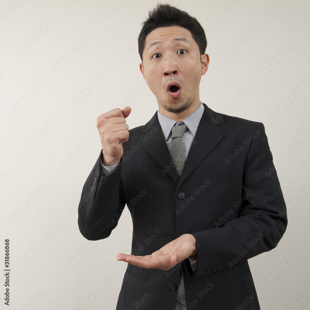 なるほどと手を打つスーツ姿の日本人 Stock 写真 Adobe Stock