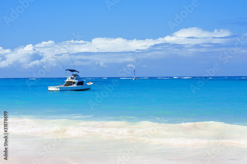 Beautiful beach, atlantic ocean and boat © L_amica