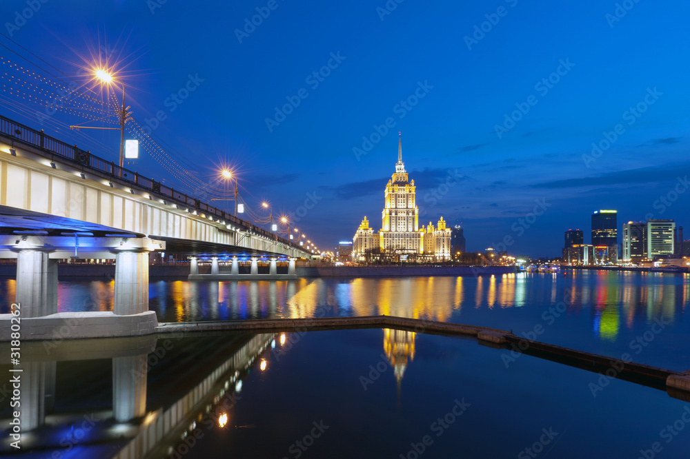 Fototapeta premium Night Moscow. Moscow River. Hotel Ukraine.