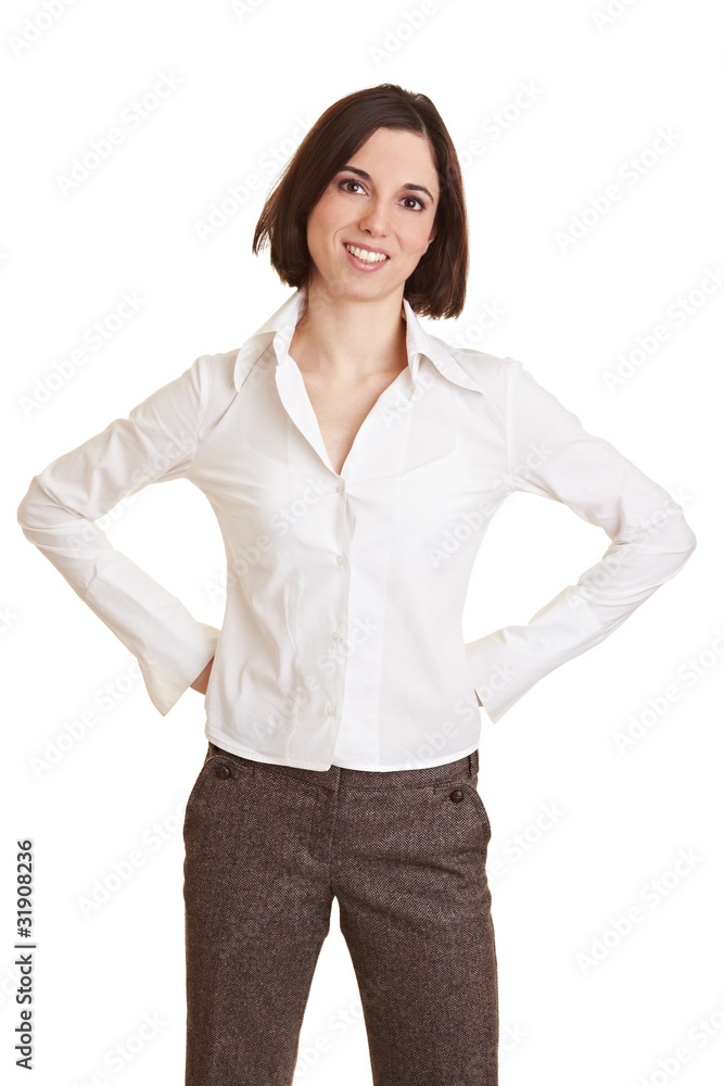 Frau mit Händen in der Hüfte