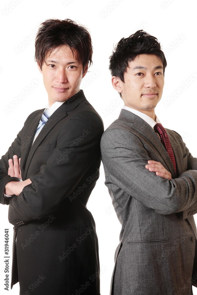 腕組みをするスーツの男性二人 Stock 写真 Adobe Stock