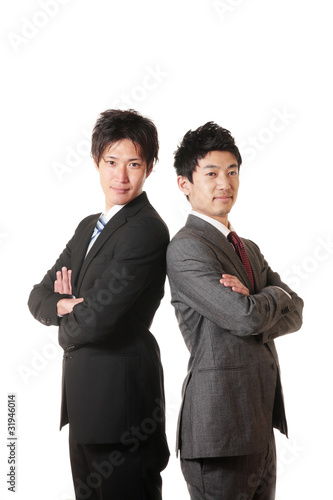 腕組みをするスーツの男性二人 Stock Photo Adobe Stock 腕組みをするスーツの男性二人 Stock Photo Adobe Stock