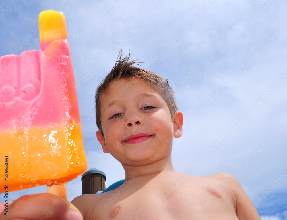 Kind mit Eis Kind mit Eis